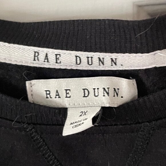 Rae Dunn Black Plus Size Dog Lover Sweatshirt with Socks New with Tags Size 2X - Picture 6 of 11